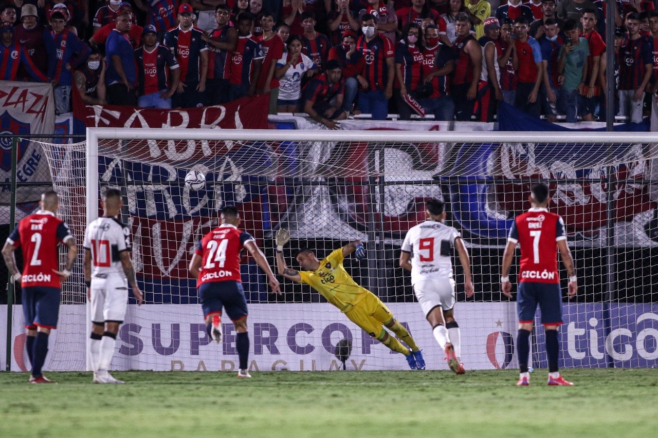 Olimpia closed the gap with Cerro in the number of classic matches won in 2021.