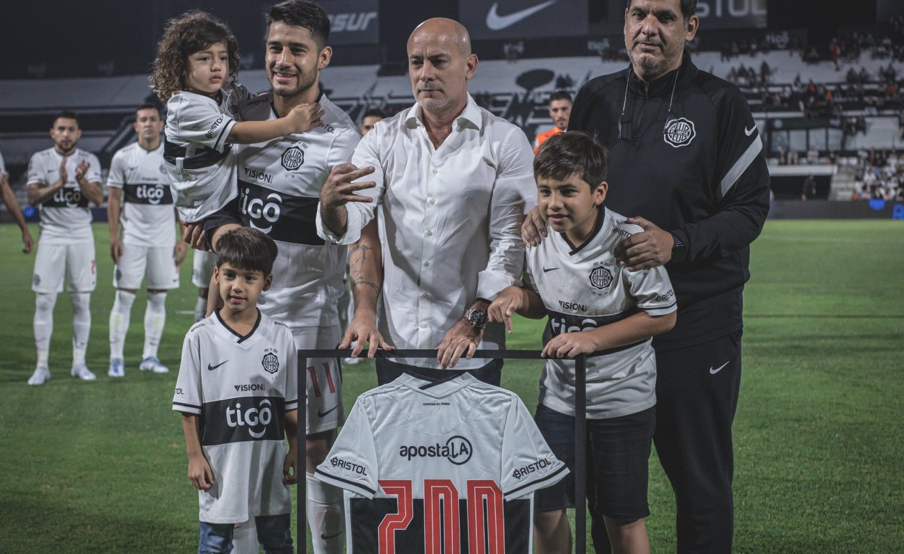Iván Torres' message for his 200 matches with Olimpia's shirt.