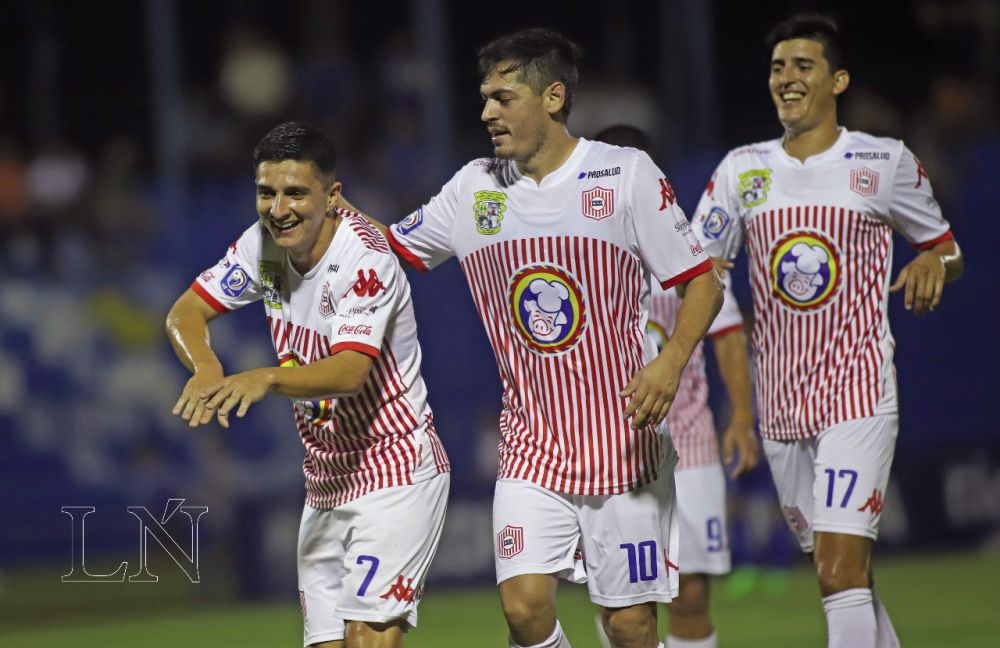 Versus / El nuevo equipo de Luis Cáceres