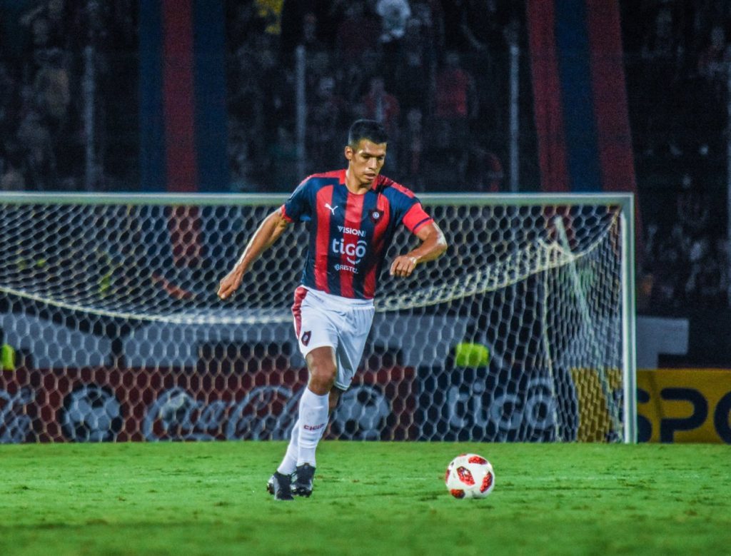 Versus / El nostálgico motivo por el que Julio Dos Santos Versus / El nostálgico motivo por el que Julio Dos Santos