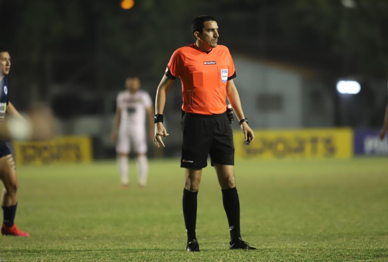 Juan Lopez arbitro Versus Juan Lopez arbitro Versus