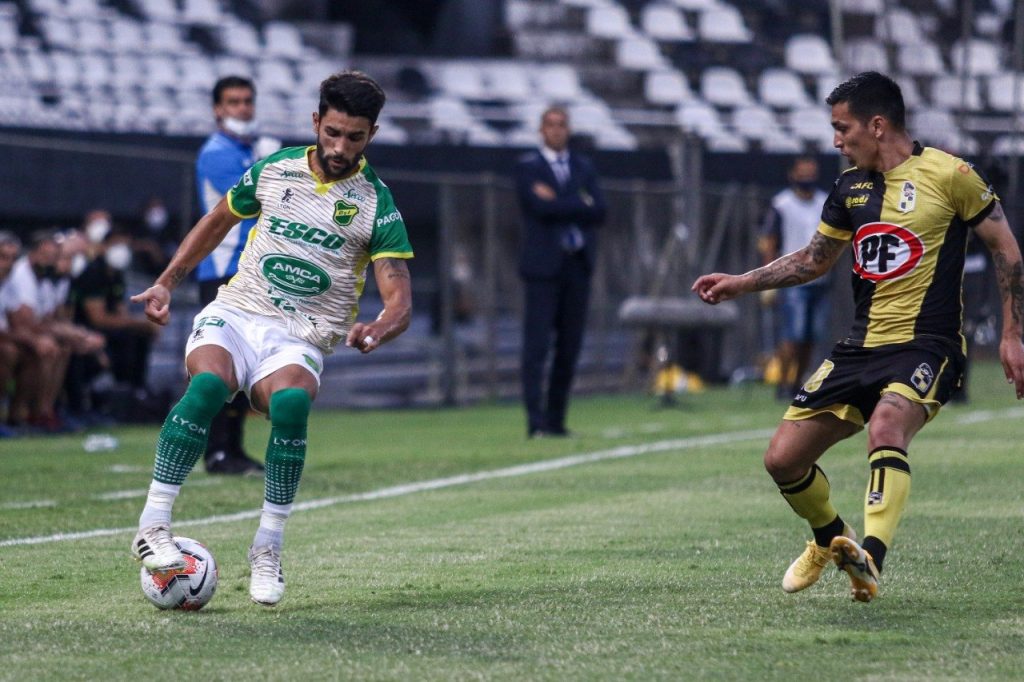 Versus En Cancha De Olimpia Coquimbo Unido Y Defensa Y Justicia Igualan Sin Goles