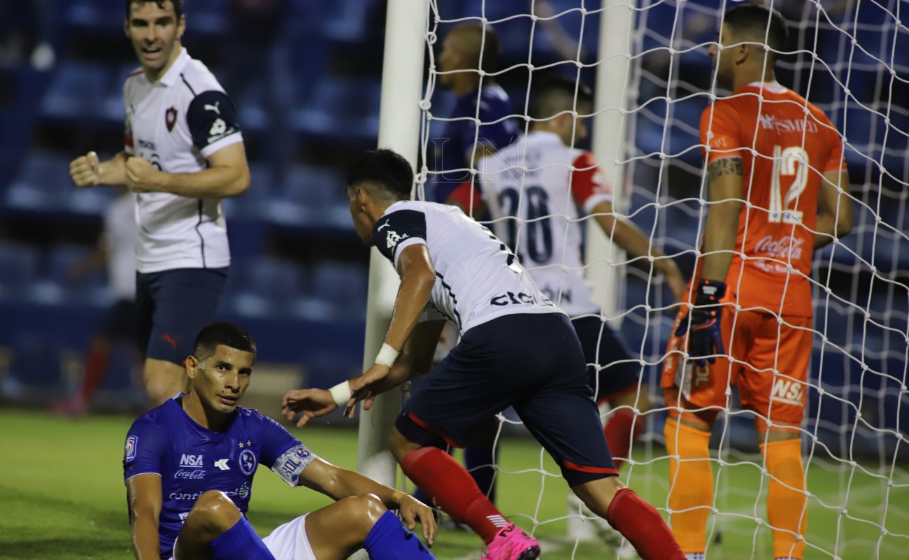 Versus / Cerro Porteño seeks the quarterfinals against Sol de América