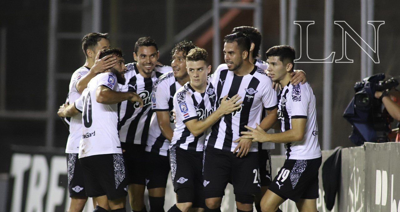 Versus / Libertad: ¡21 veces campeón del fútbol paraguayo!