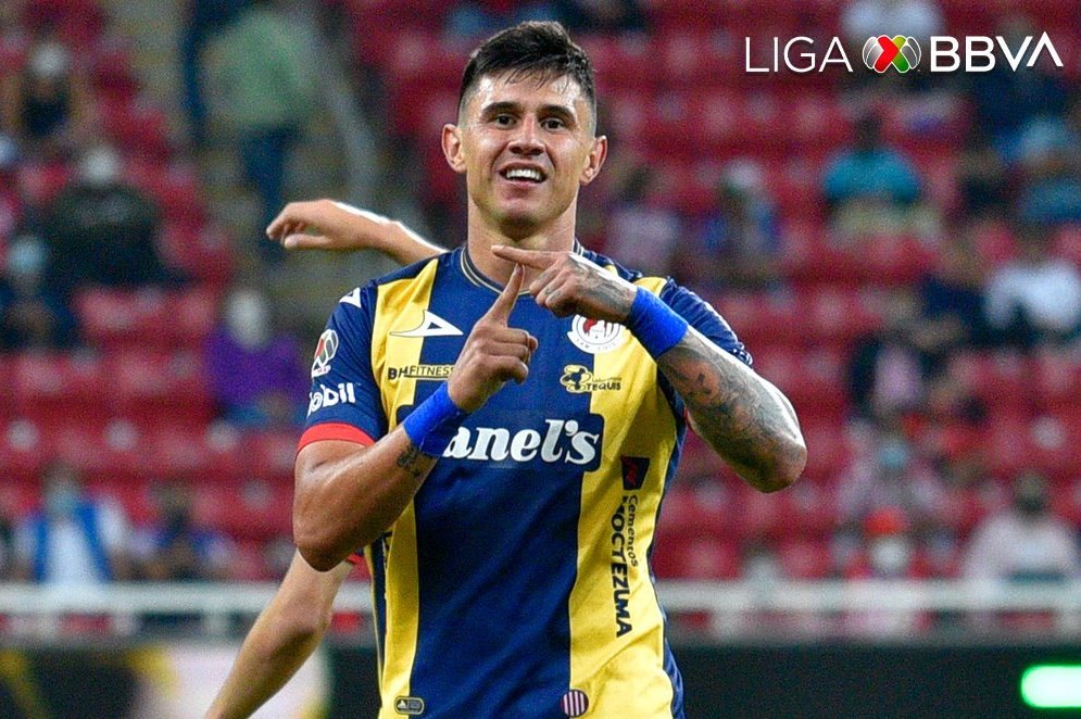 Versus / Adam Bareiro: asistencia, gol y figura en su debut con ...