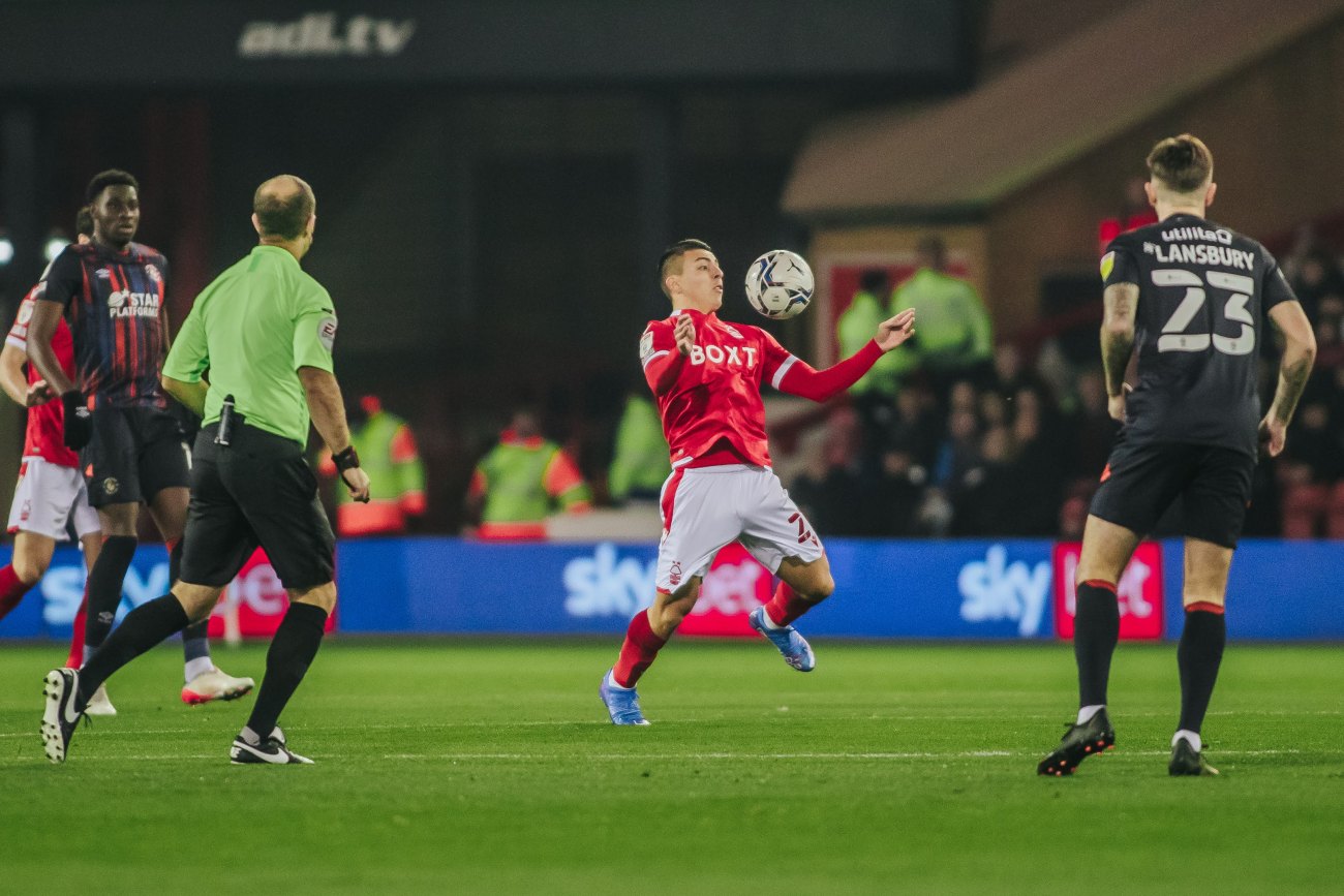 Versus / Braian Ojeda and his official debut at Nottingham Forest