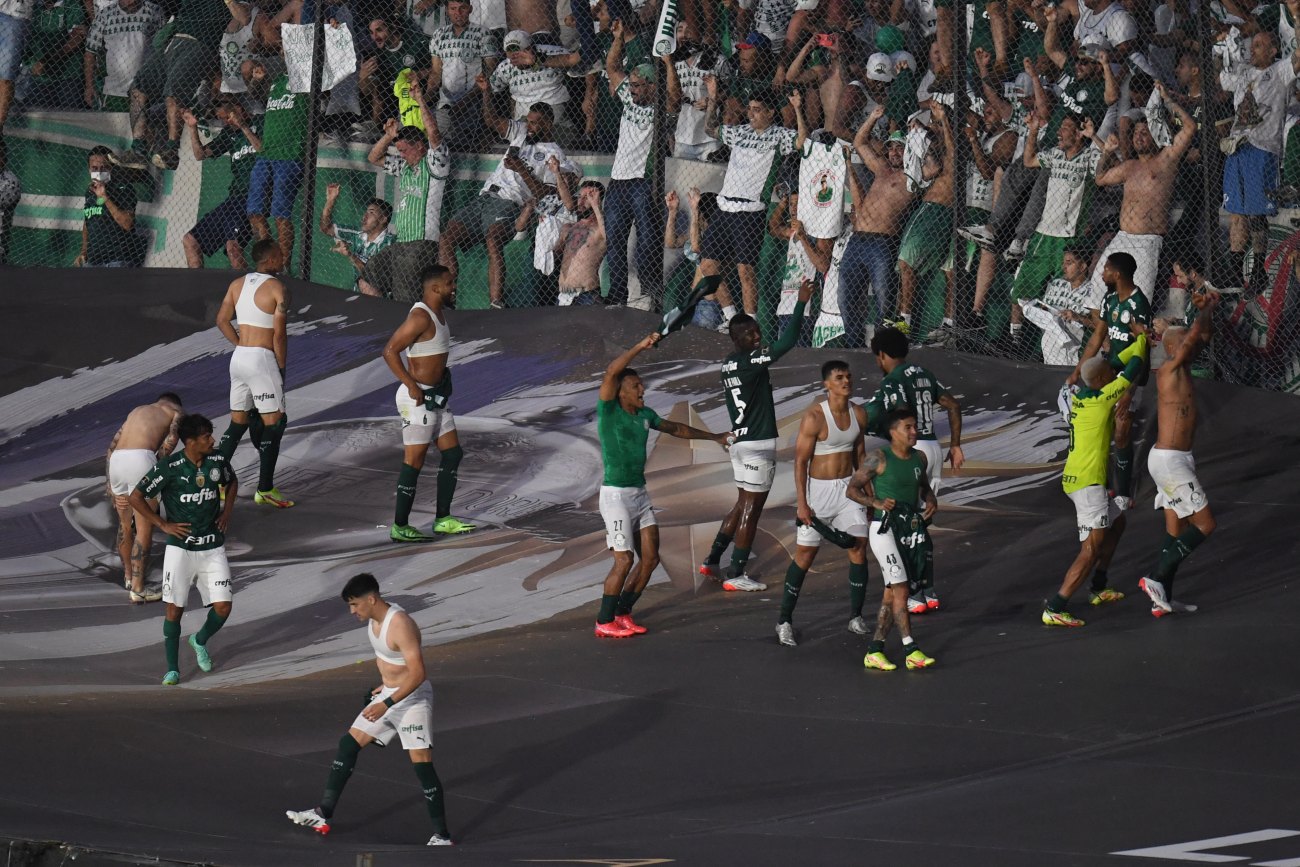 Versus / Palmeiras brings down Flamengo and becomes three-time champion of America