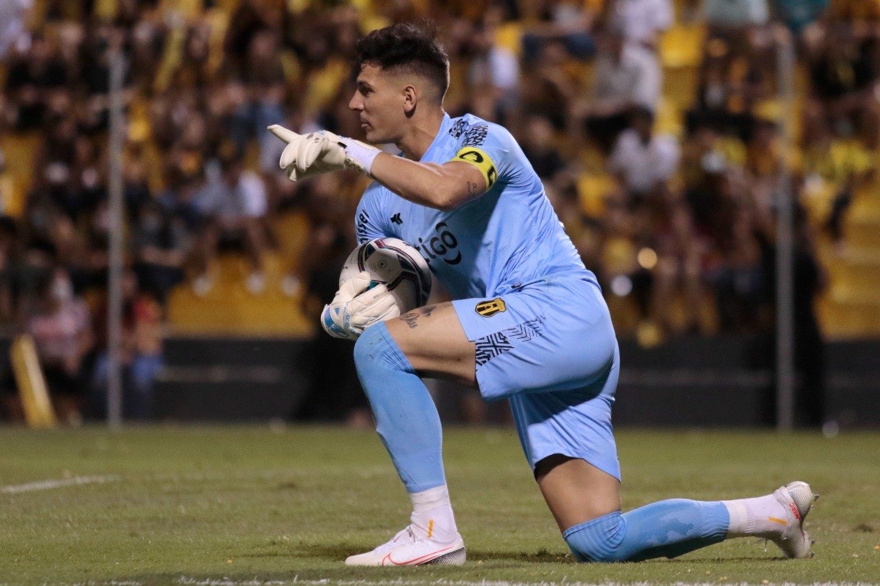 Versus / Decisión tomada: el capitán Gaspar Servio no seguirá en Guaraní