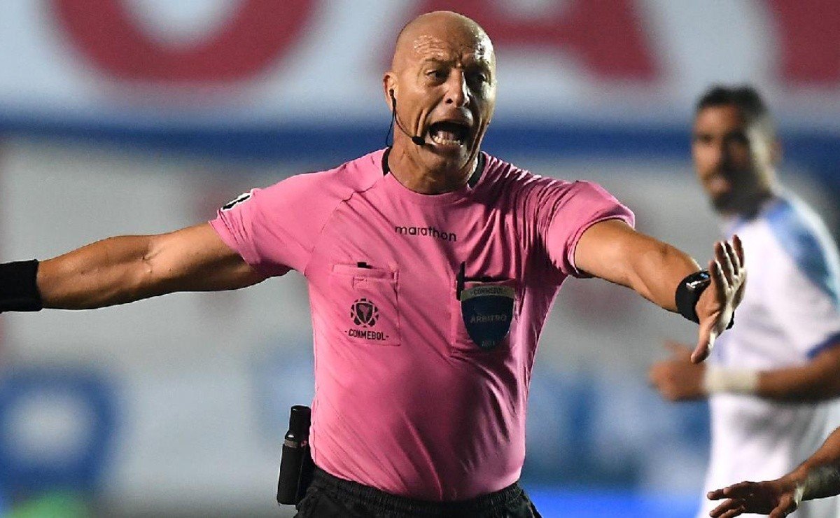 Versus / El curioso caso de Néstor Pitana, árbitro que pitará a Olimpia en Copa