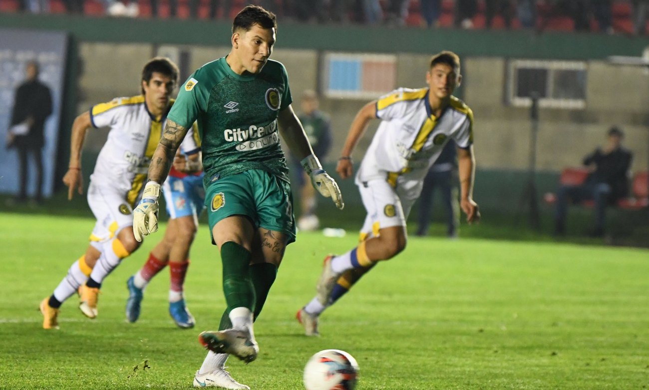 Versus / La figura del fútbol paraguayo que le enseñó a patear penales a Gaspar Servio