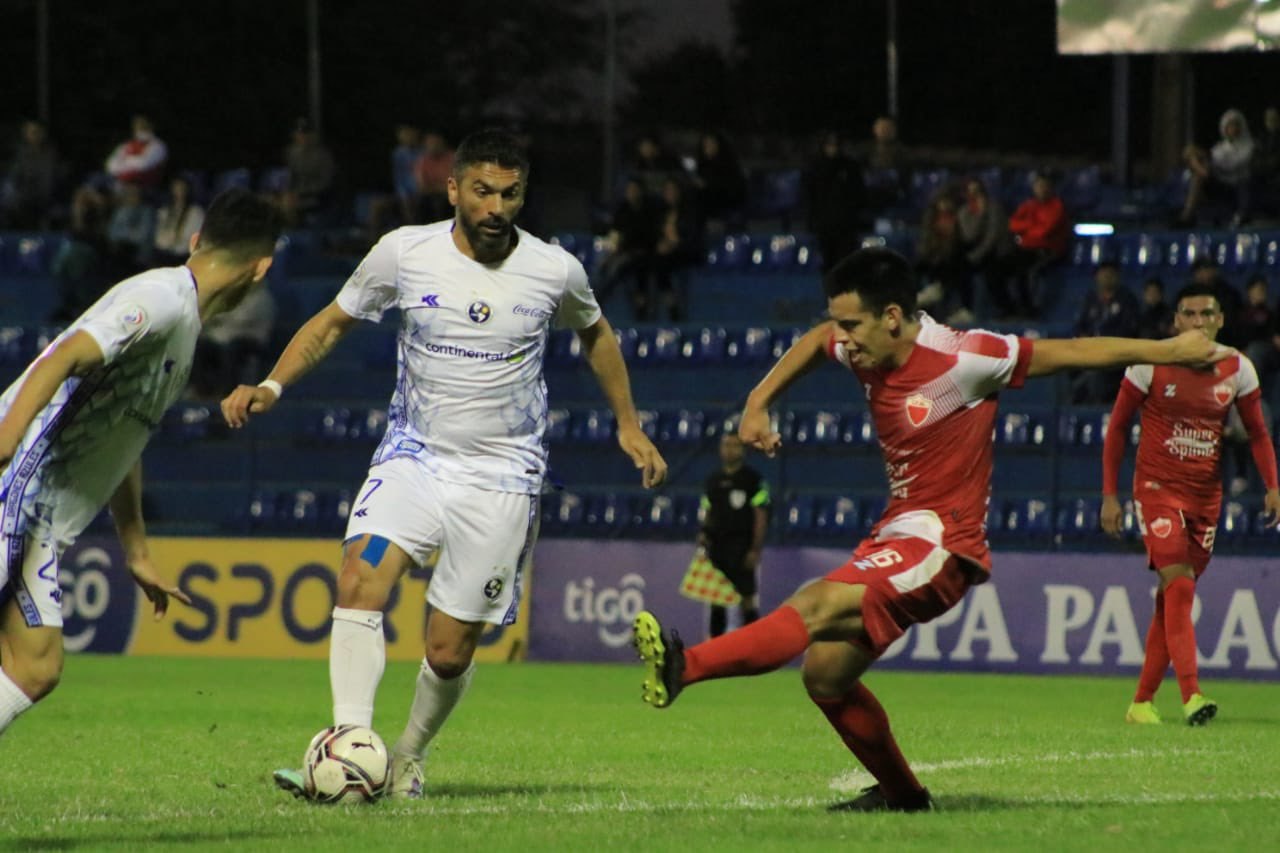 Versus / Sol de América suffers until the last moment, but advances in the Copa Paraguay