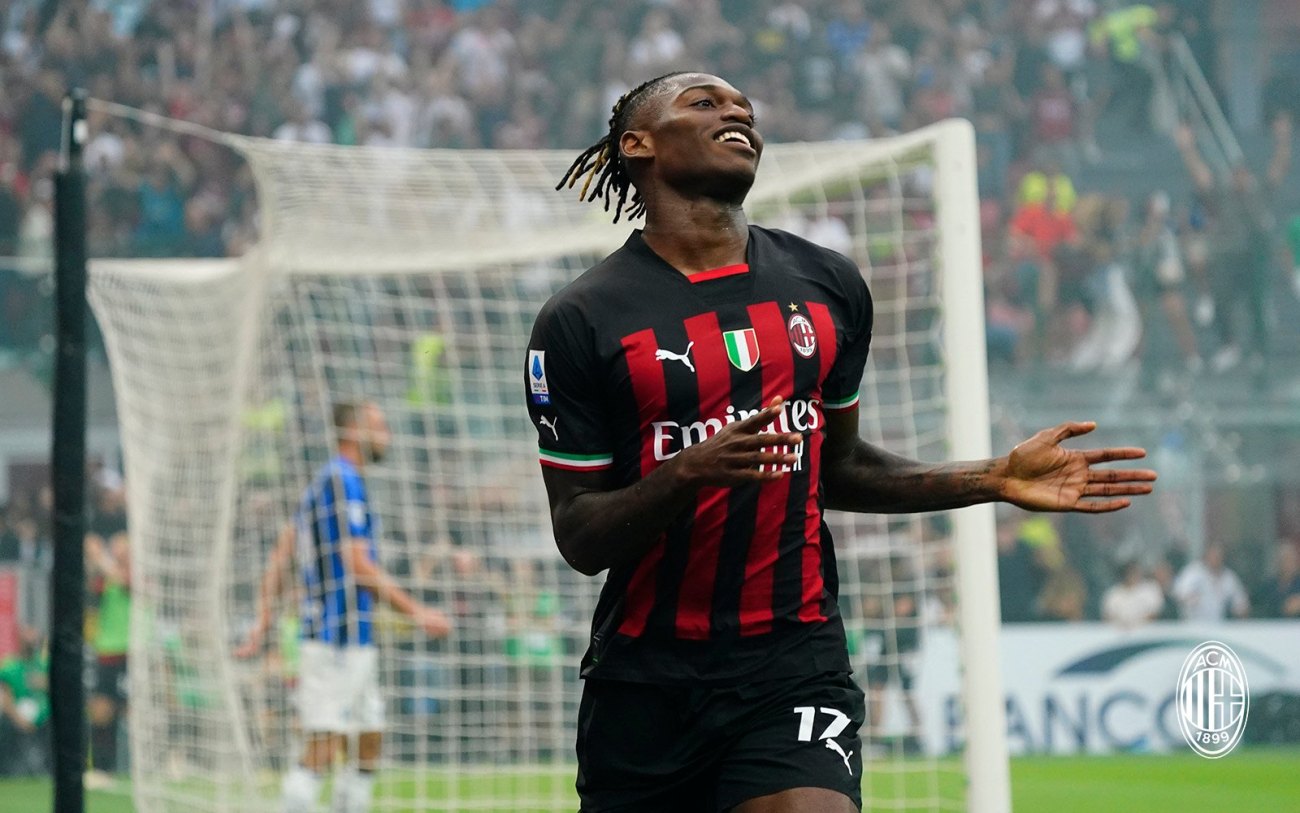 Versus / El Milan festeja en el ‘Derbi della Madonnina’ ante el Inter con doblete de Rafael Leao