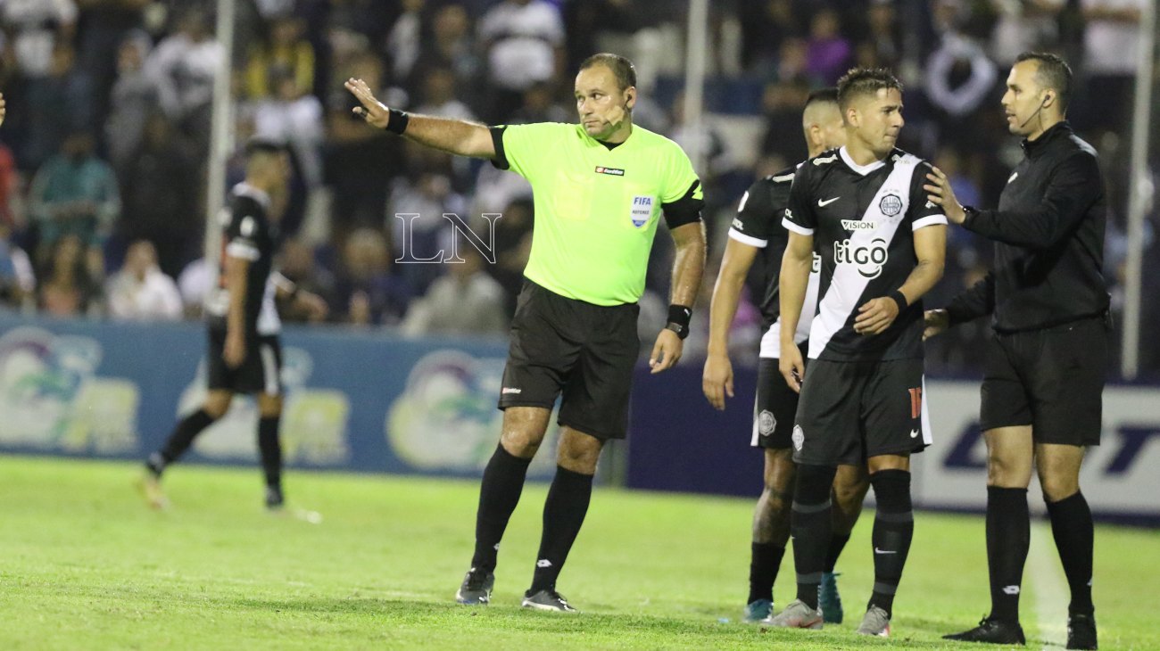 Versus / Olimpia pega el grito al cielo por la designación de Giancarlos Juliadoza