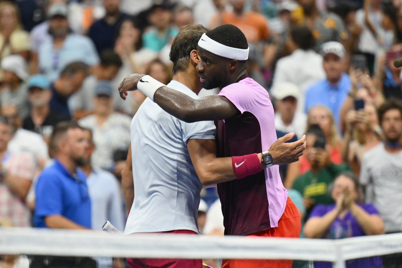 Versus / El estadounidense Frances Tiafoe dio la sorpresa y eliminó a Rafael Nadal del US Open