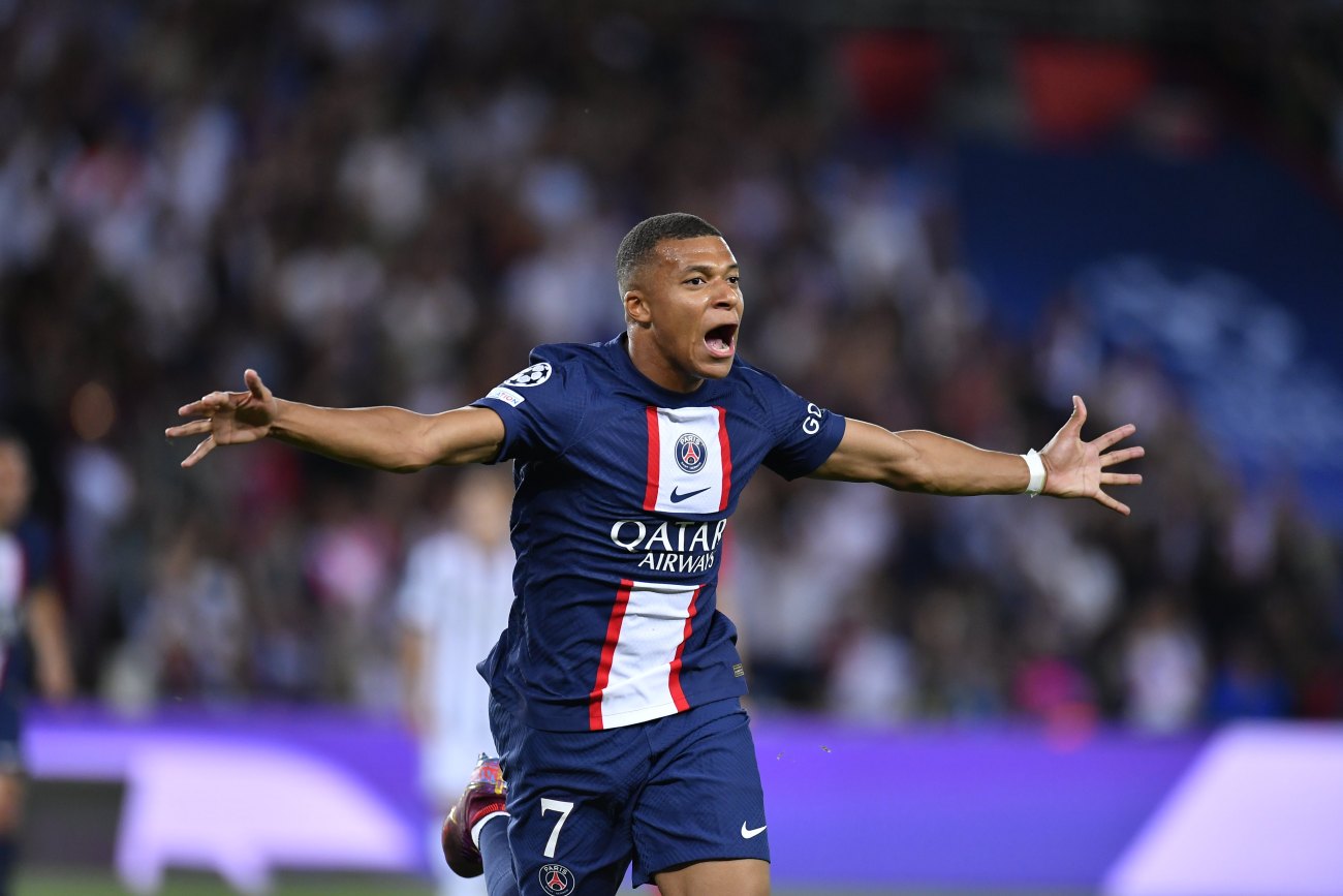 Versus / París Saint-Germain supera a la Juventus con un doblete de Mbappé