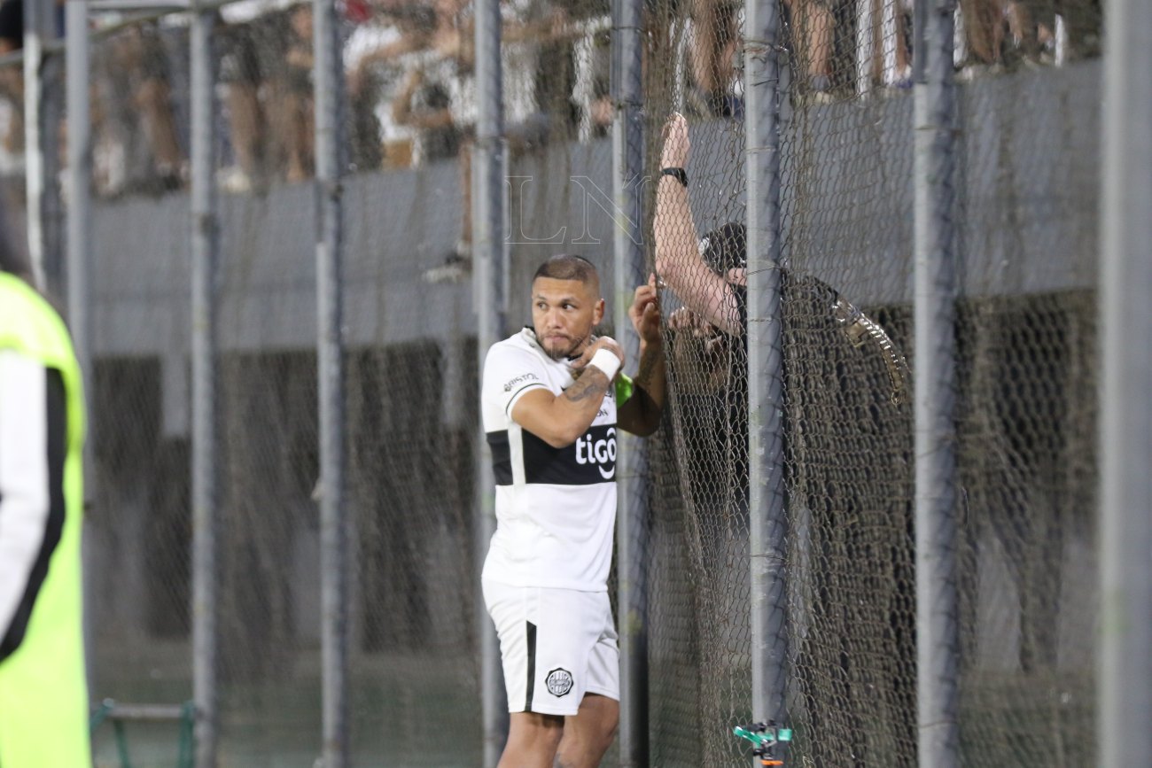 Versus / Jefe de la barra amenazó a Richard Ortiz con invadir el campo de juego