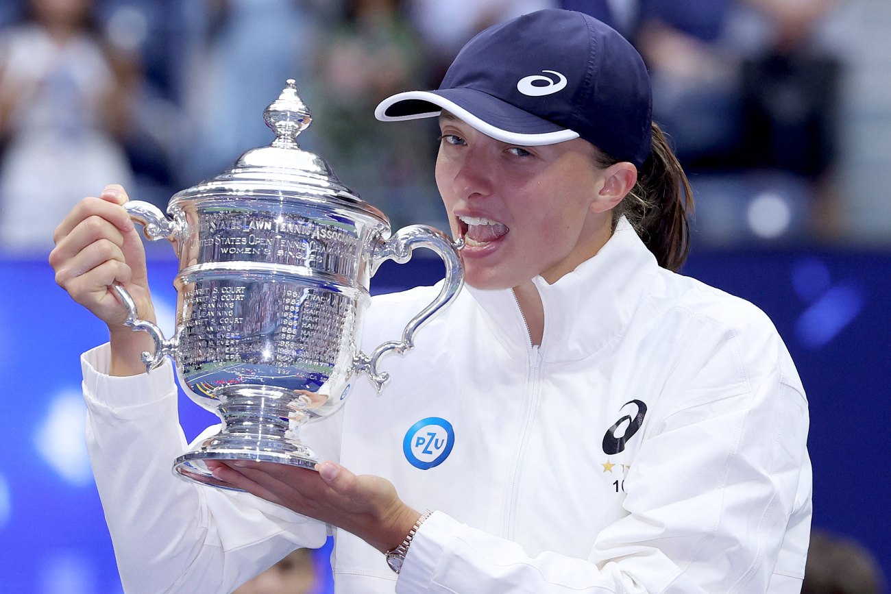 Versus / Swiatek consolida su autoridad en el tenis femenino con su primer US Open