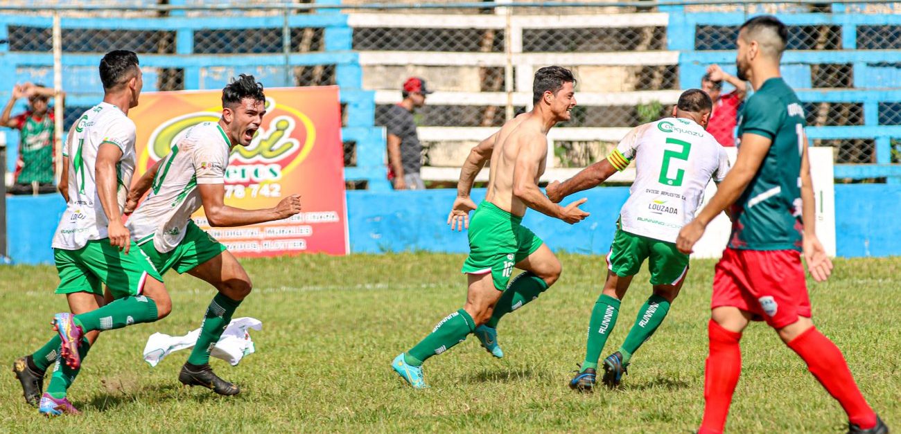 ¡Una poesía! El golazo desde el mediocampo que se marcó en el Nacional B