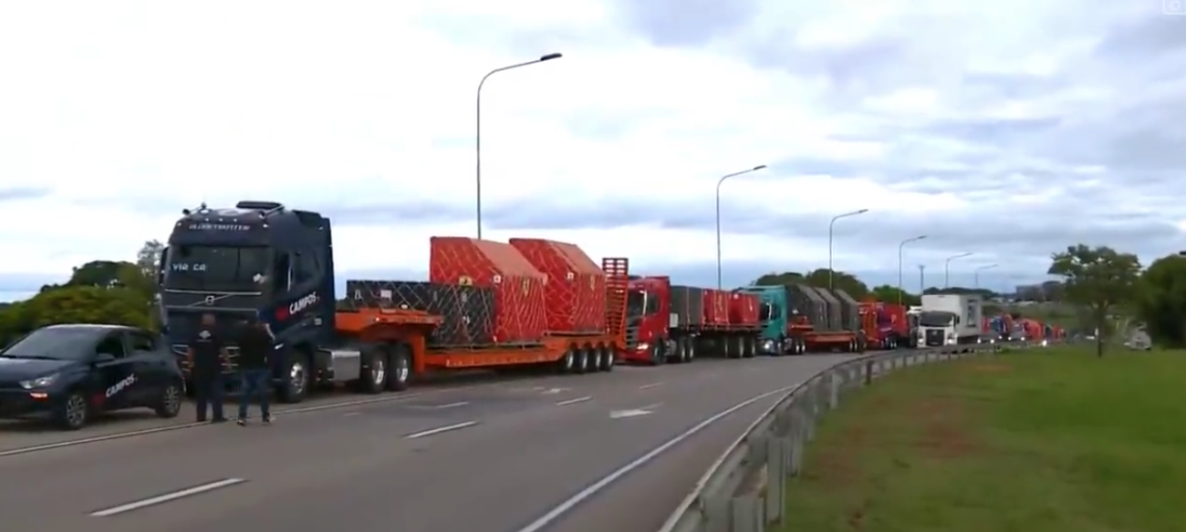 Camiones con material de F1 atascados en Brasil por manifestaciones