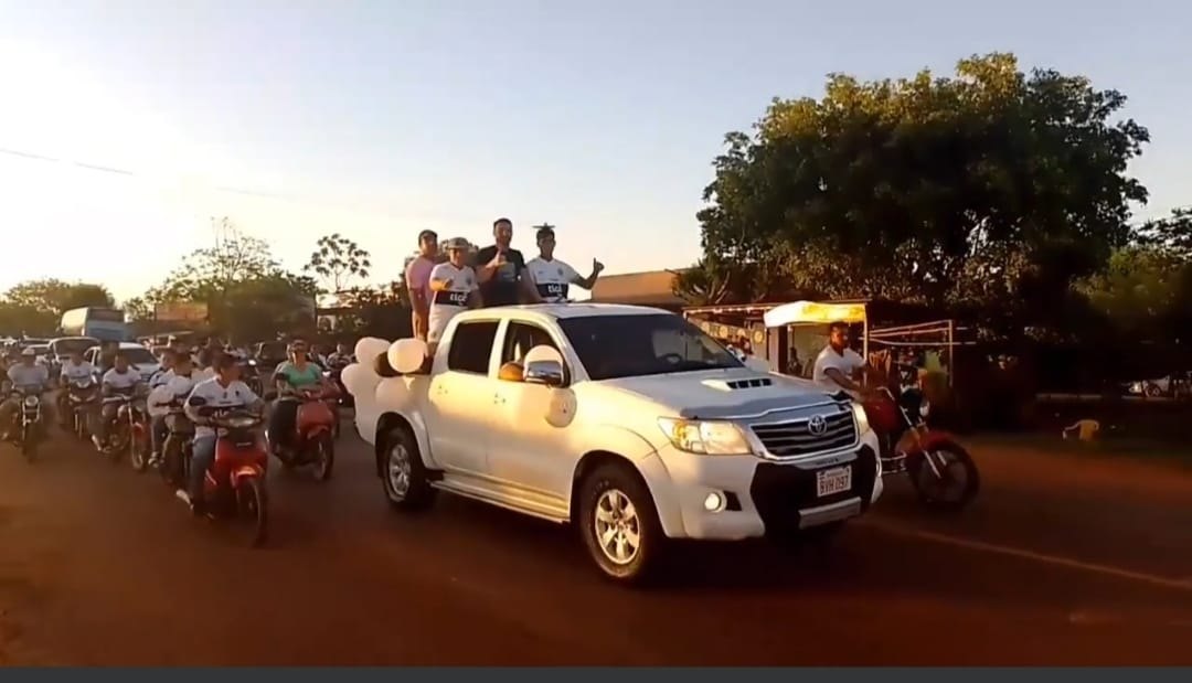 Julio César Cáceres, recibido como un emperador en su ciudad natal